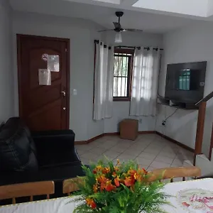Clara Manhã , Bombinhas Brasil